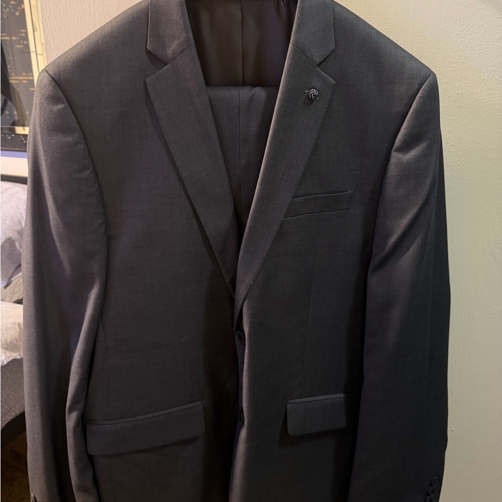 Perry Ellis Slim Fit Suit - 40R - New w/o tags
